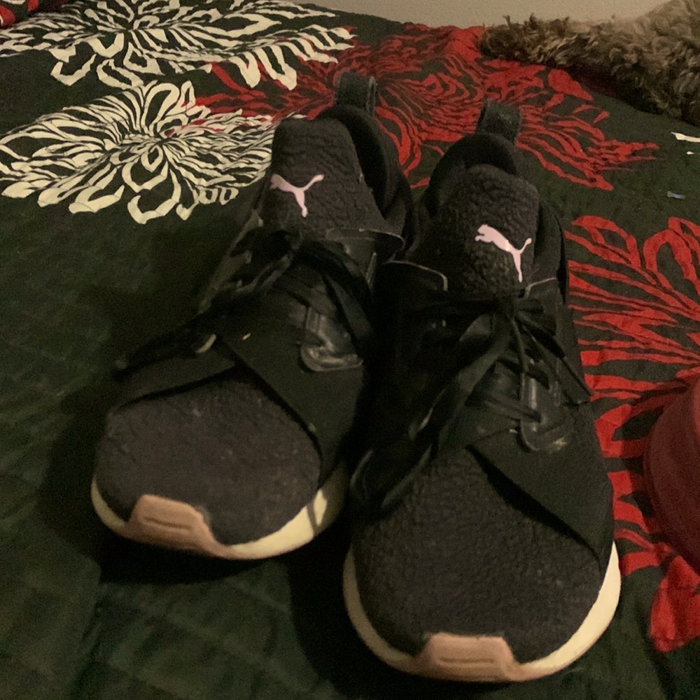 Black pale pink and white pumas